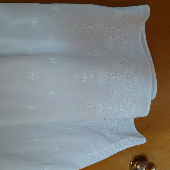 White top - Picture 2 of 3